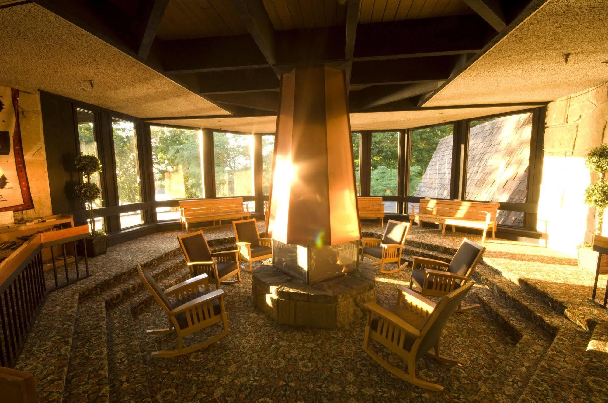 Mohican Lodge And Conference Center Perrysville Bagian luar foto