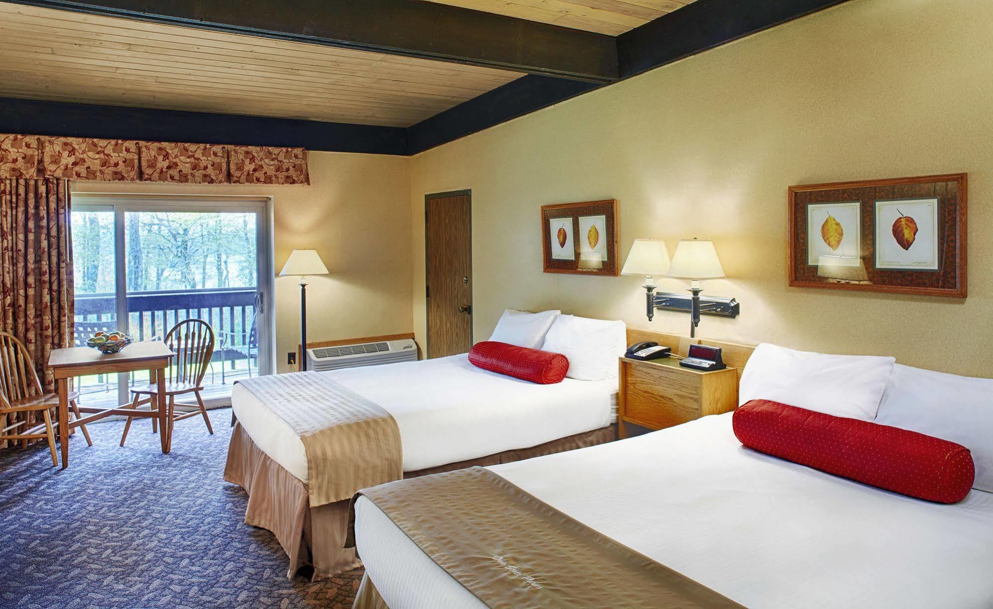 Mohican Lodge And Conference Center Perrysville Bagian luar foto