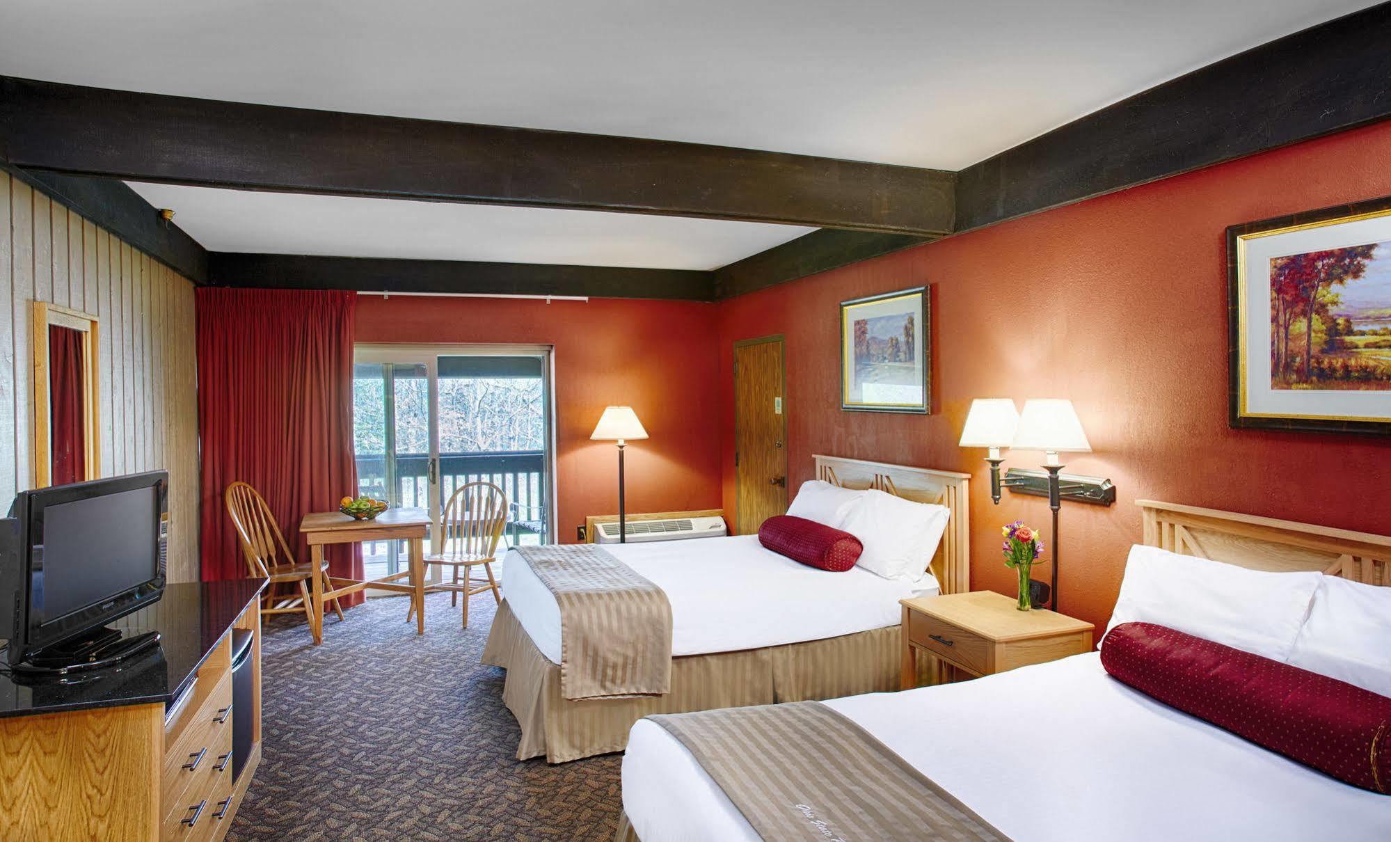 Mohican Lodge And Conference Center Perrysville Bagian luar foto