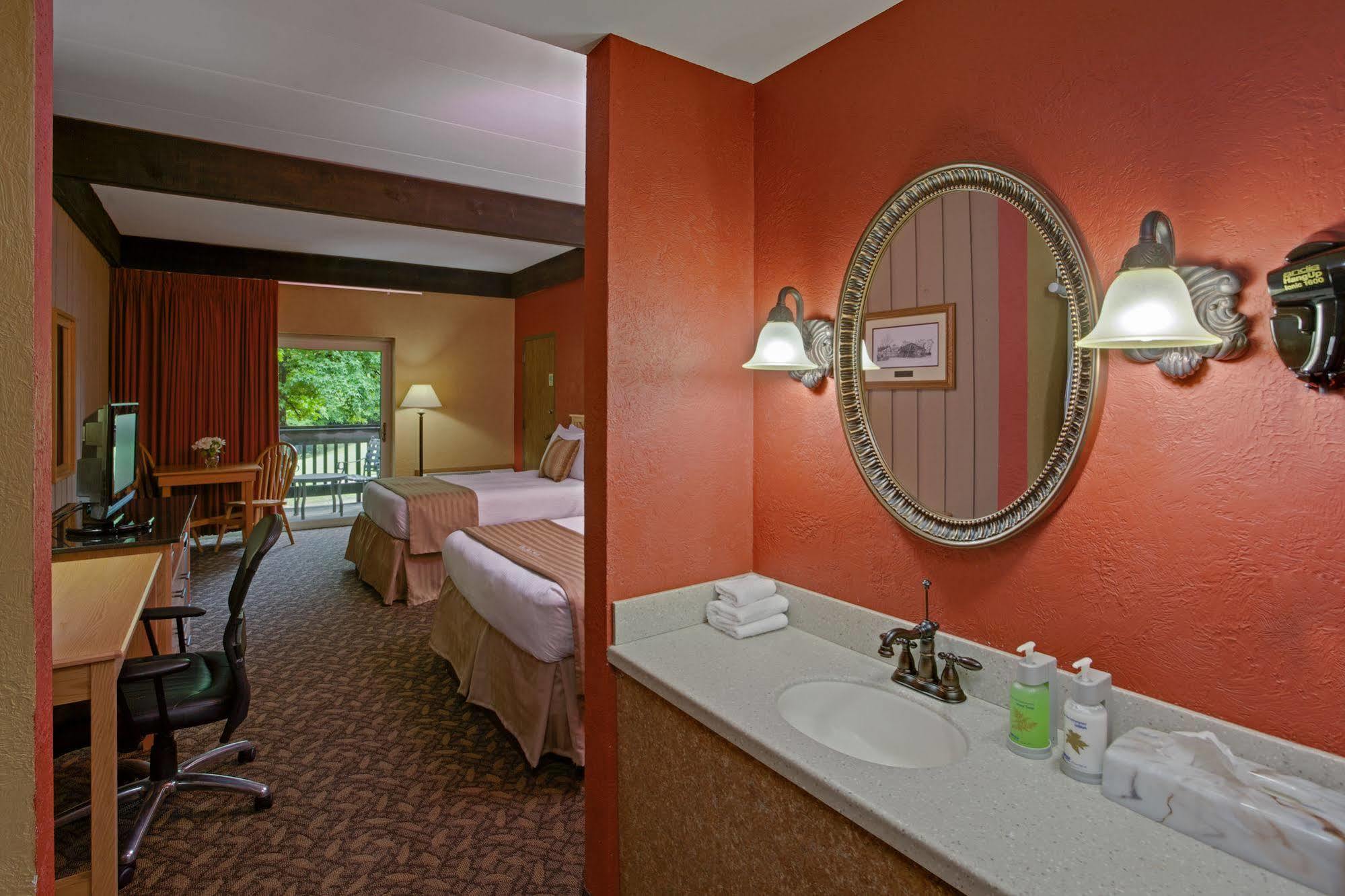 Mohican Lodge And Conference Center Perrysville Bagian luar foto