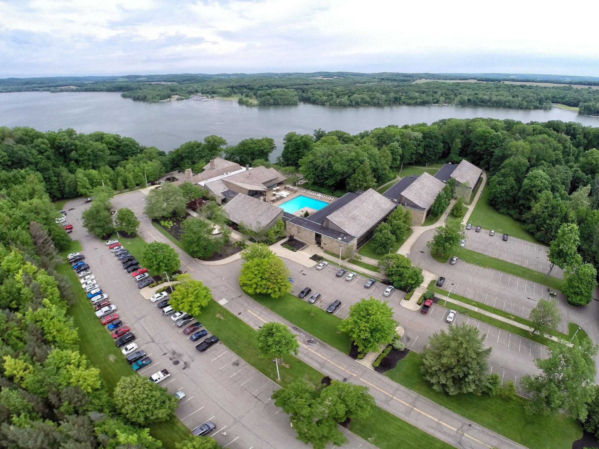 Mohican Lodge And Conference Center Perrysville Bagian luar foto