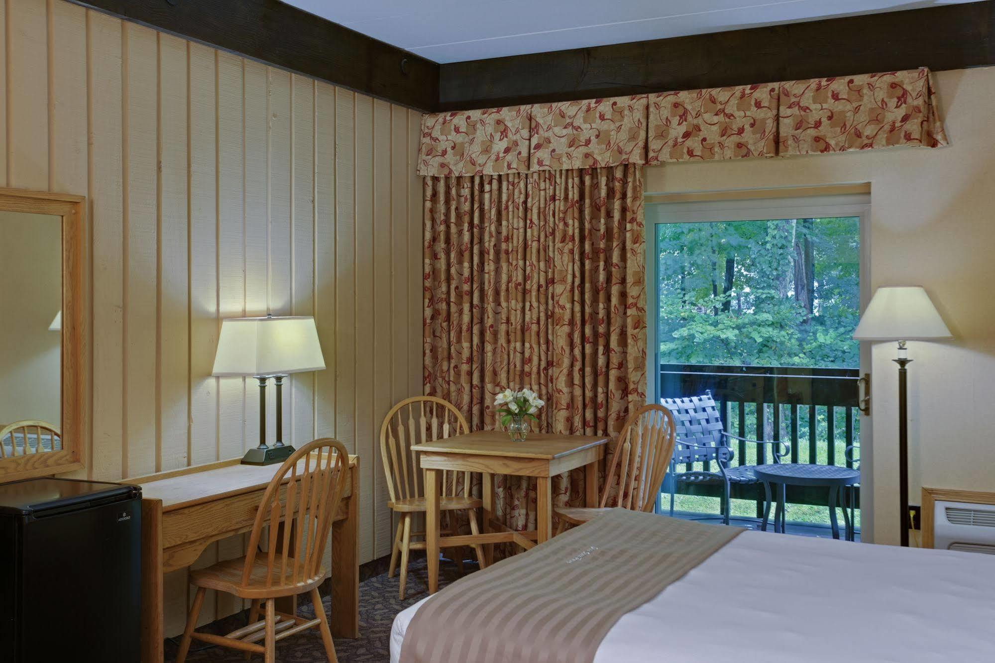 Mohican Lodge And Conference Center Perrysville Bagian luar foto