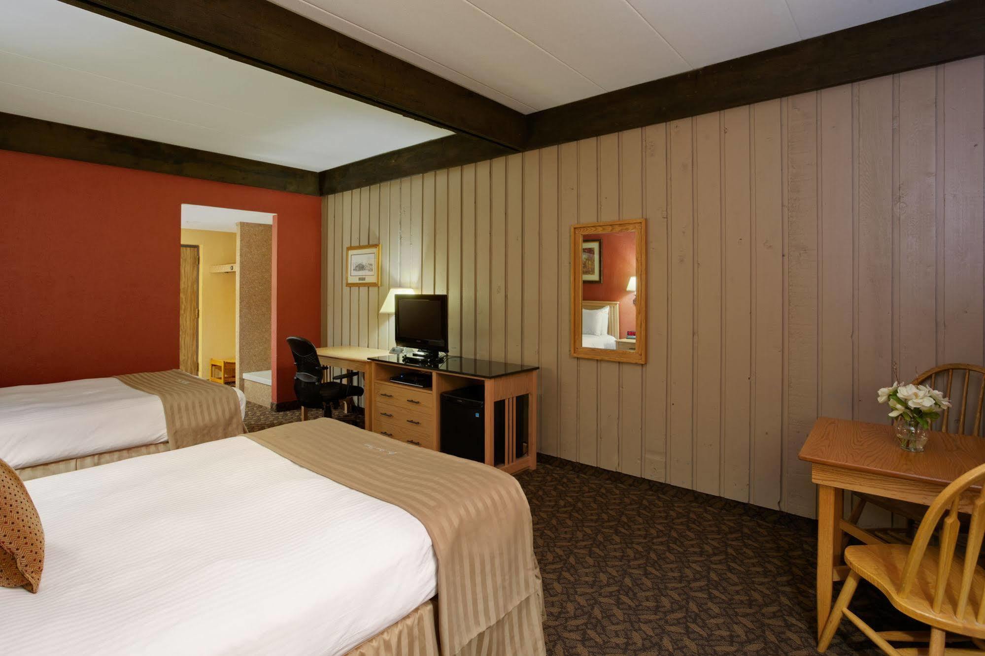Mohican Lodge And Conference Center Perrysville Bagian luar foto