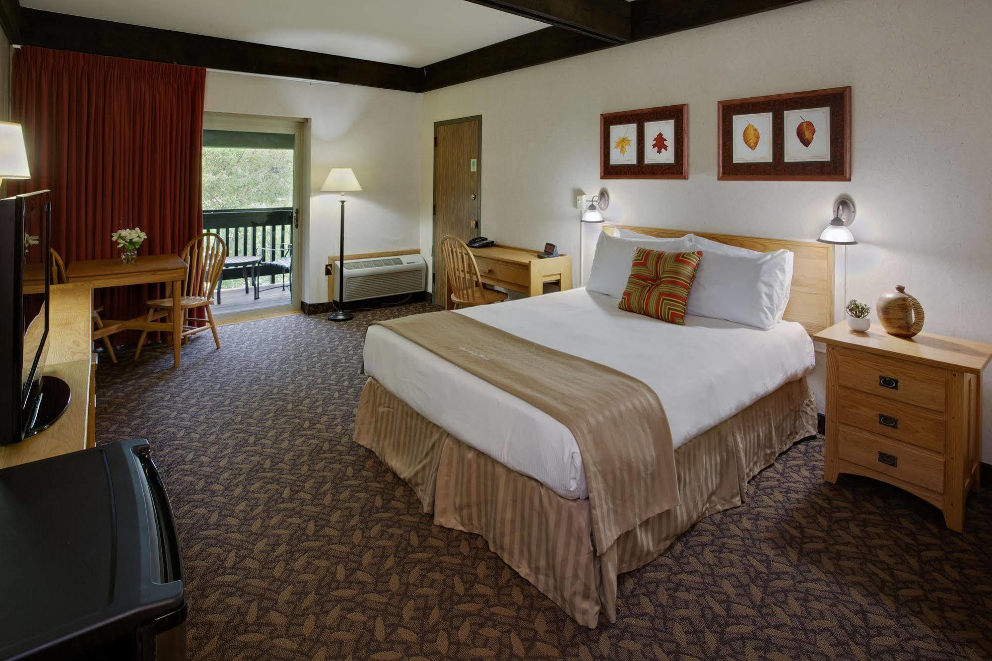 Mohican Lodge And Conference Center Perrysville Bagian luar foto
