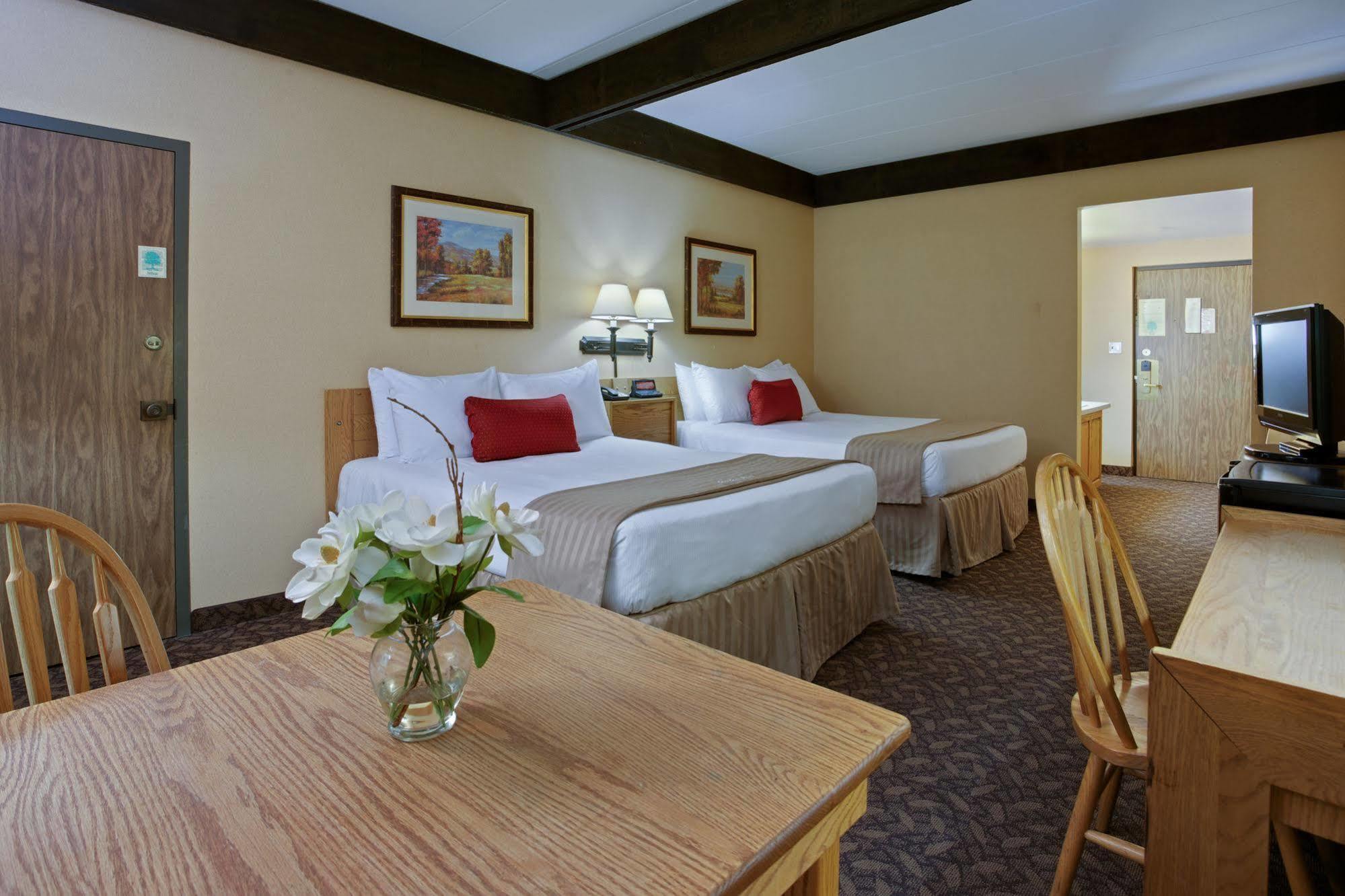 Mohican Lodge And Conference Center Perrysville Bagian luar foto