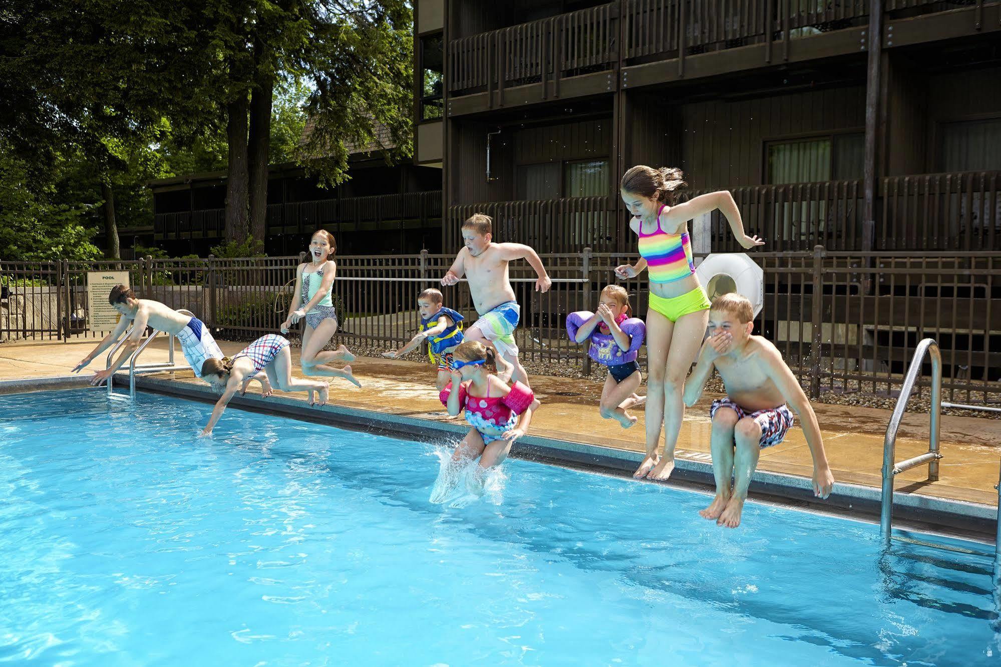 Mohican Lodge And Conference Center Perrysville Bagian luar foto
