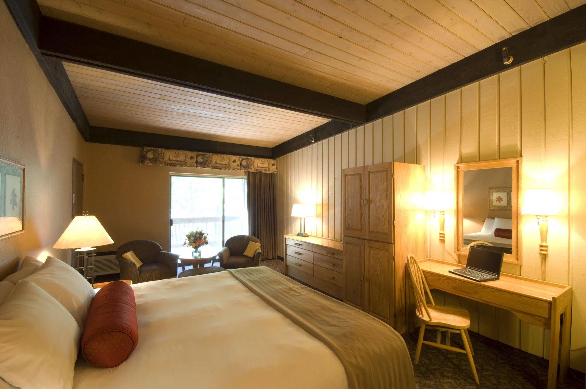 Mohican Lodge And Conference Center Perrysville Bagian luar foto