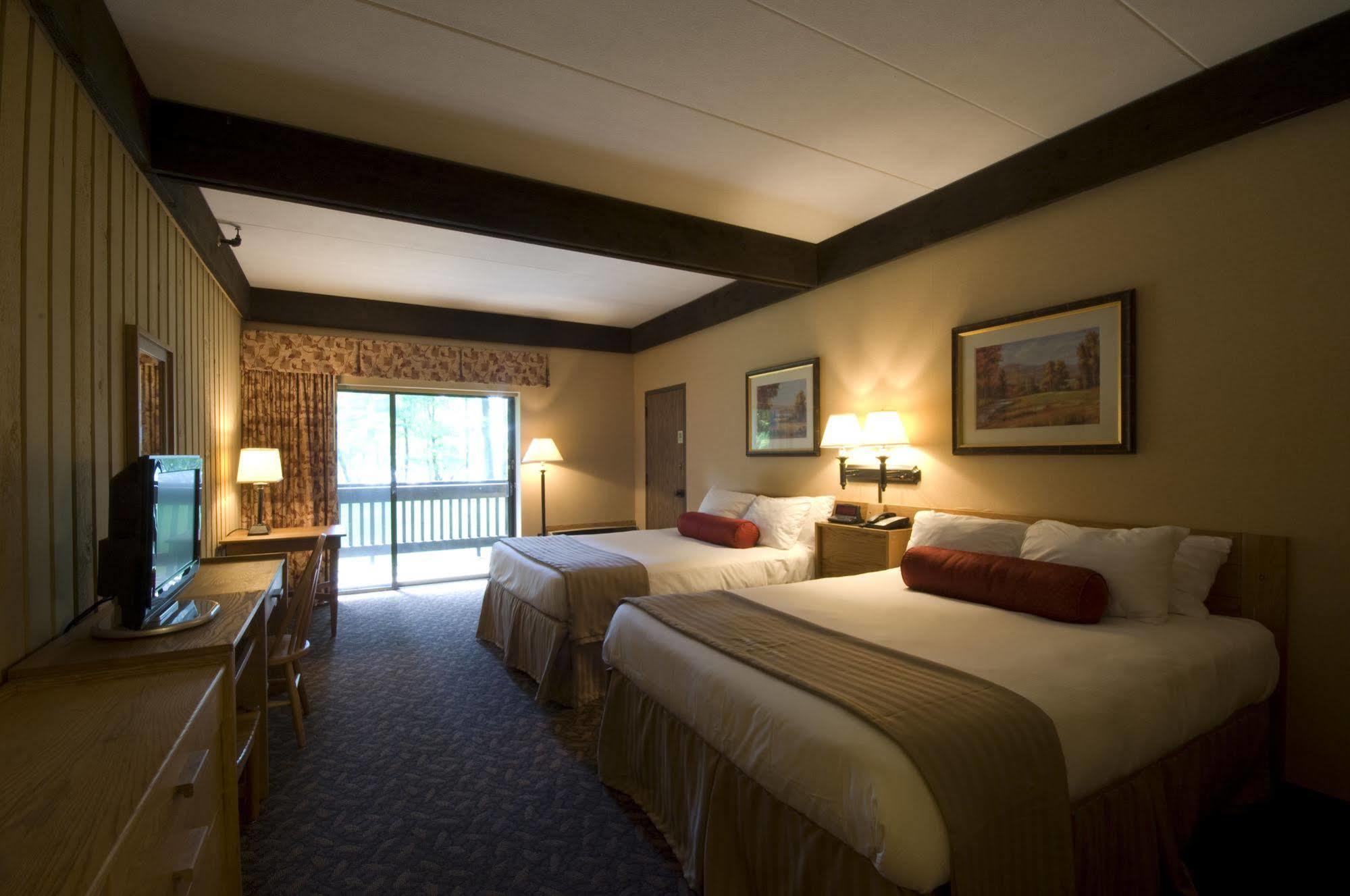 Mohican Lodge And Conference Center Perrysville Bagian luar foto