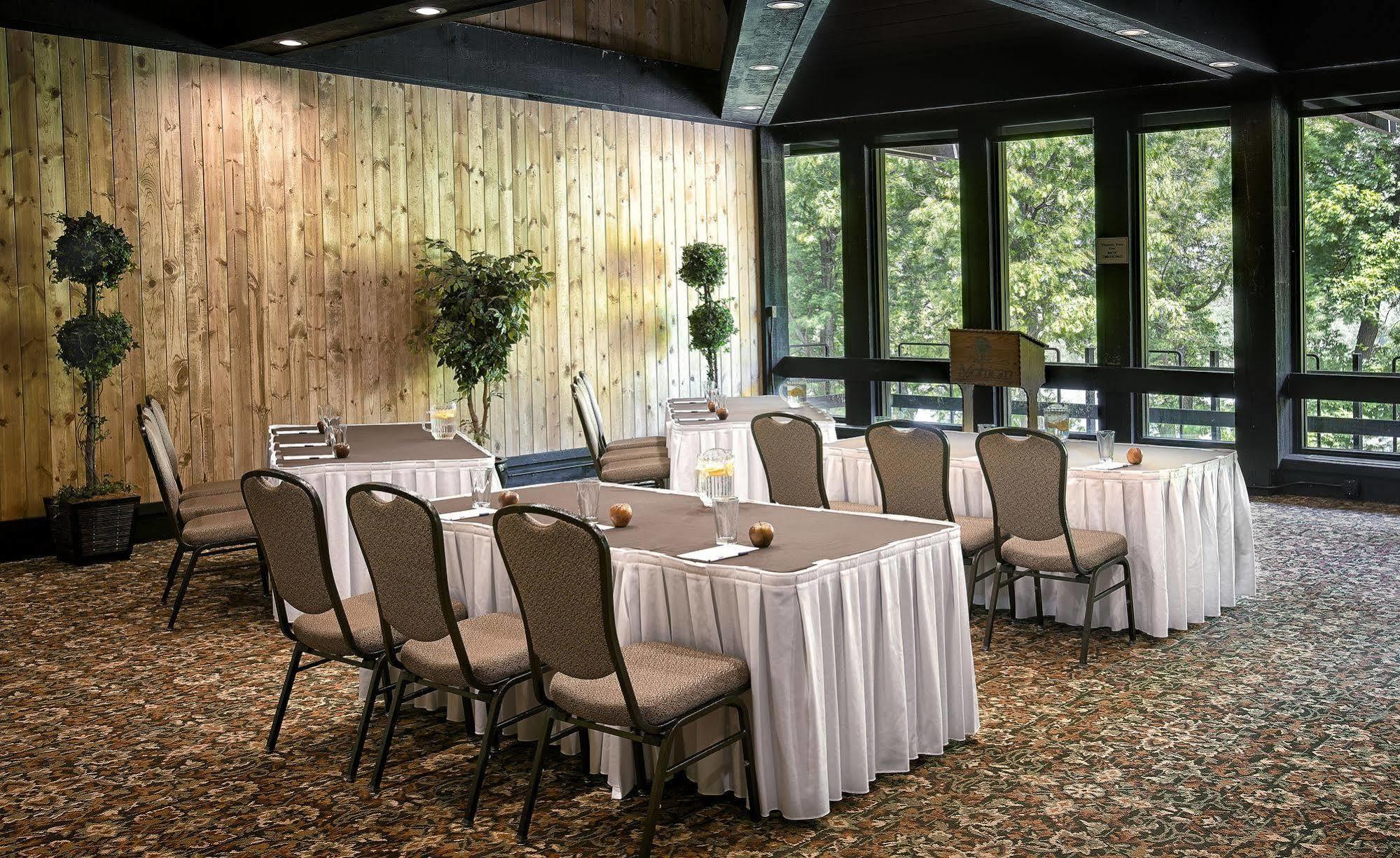 Mohican Lodge And Conference Center Perrysville Bagian luar foto